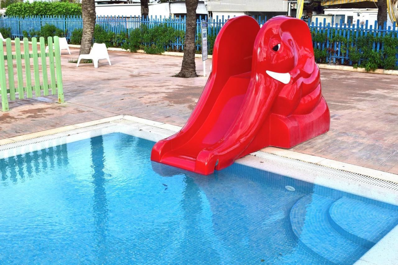 Отель Casita Movil En Camping De La Manga Экстерьер фото